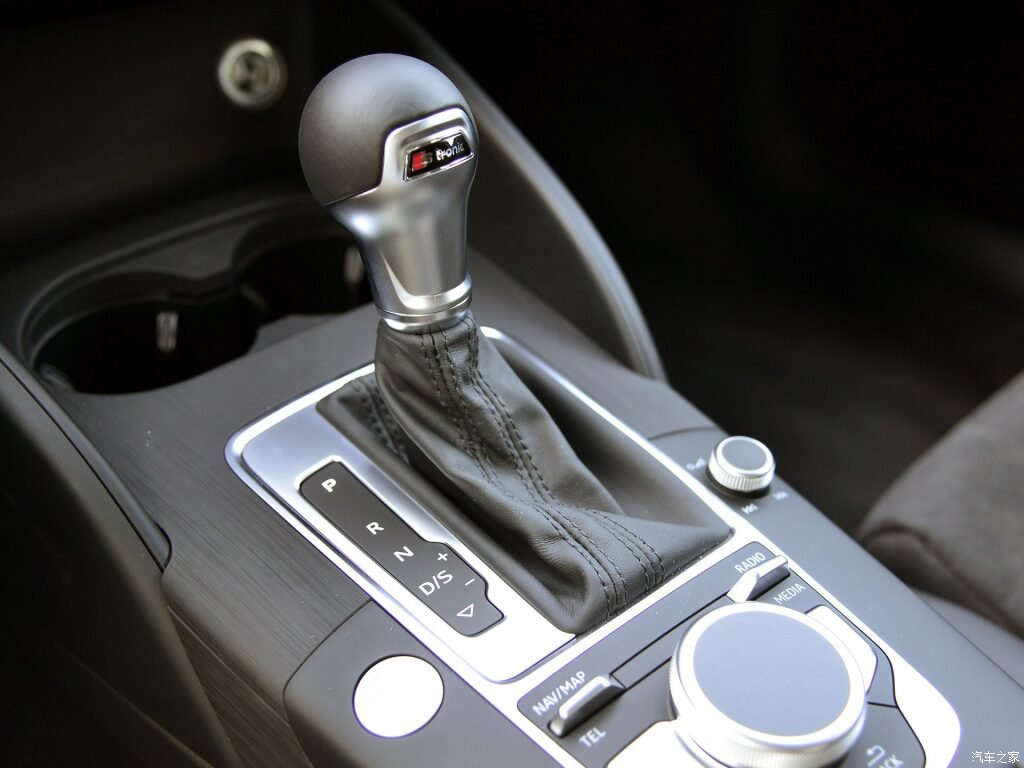 100% dry carbon Car Styling Gear Shift Handle Knob Cap Sleeve Covers Stickers For Audi A1 A3 S3 TT TTS Carbon Fiber shifter trim Auto Accessories